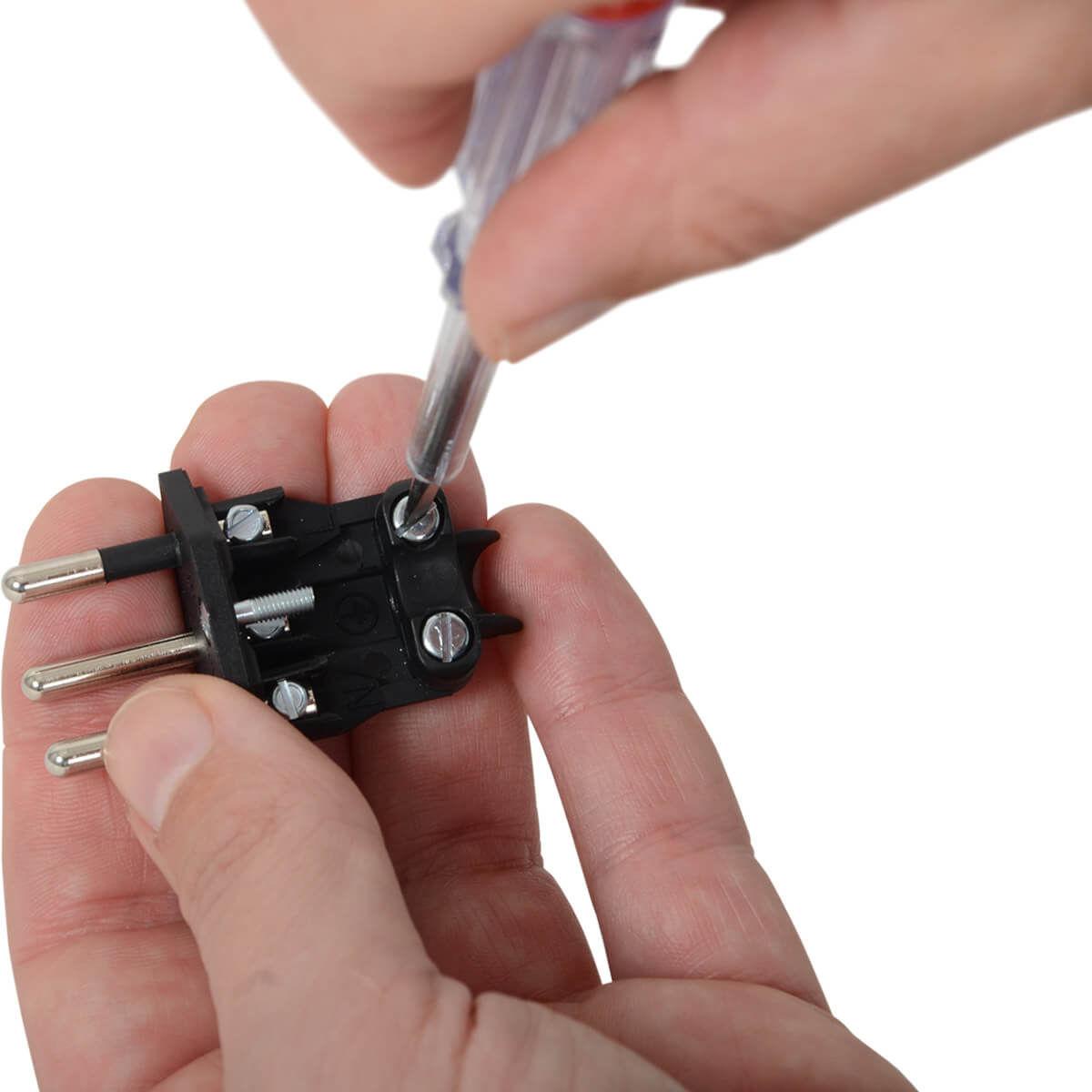 Stecker anschliessen